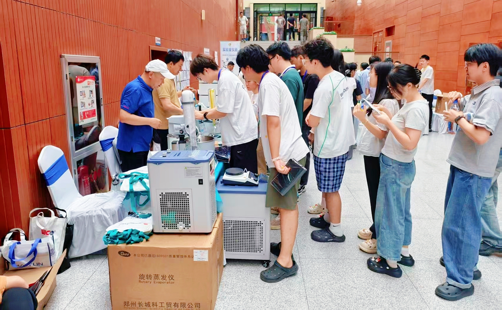 展會現場|雙展同啟，服務在線，鄭州長城科工貿同步亮相學術盛會與校園展！